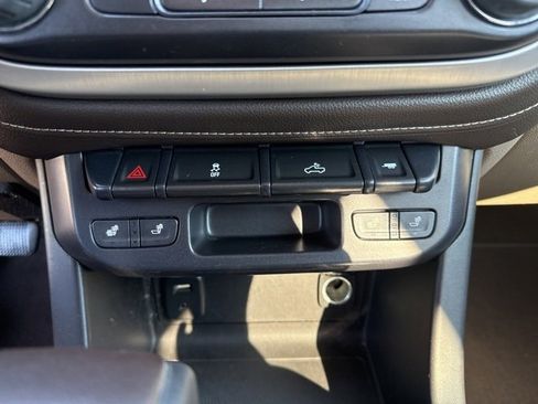 Used 2015 GMC Canyon SLT image 31