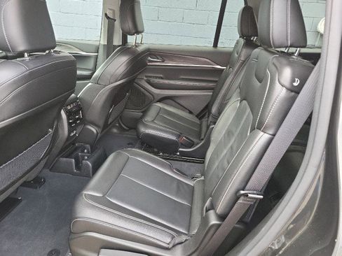 Used 2023 Jeep Grand Cherokee L Limited AWD/4WD image 10