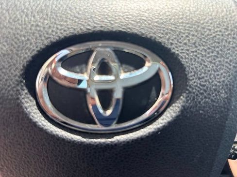 Used 2018 Toyota Prius Prime Premium FWD image 18
