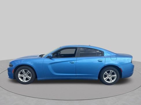 Used 2019 Dodge Charger SXT RWD image 2