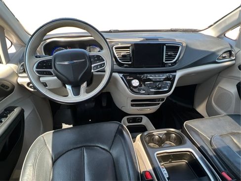 Used 2018 Chrysler Pacifica Limited w/ Advanced Safetytec Group FWD image 37
