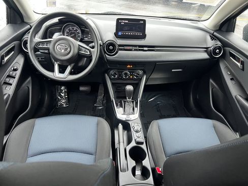 Used 2020 Toyota Yaris LE image 17