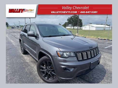 Used 2018 Jeep Grand Cherokee Altitude AWD/4WD image 1