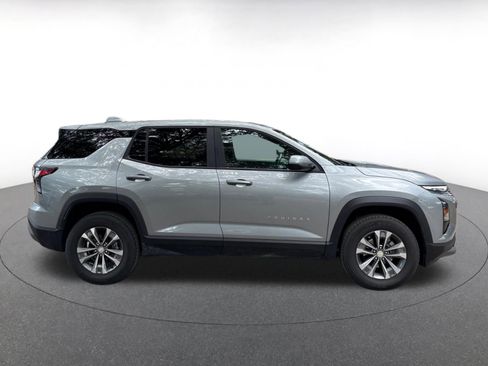 Used 2025 Chevrolet Equinox LT AWD/4WD image 8
