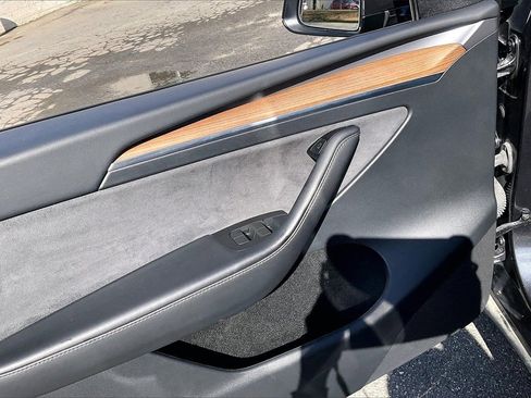 Used 2024 Tesla Model Y Performance image 28