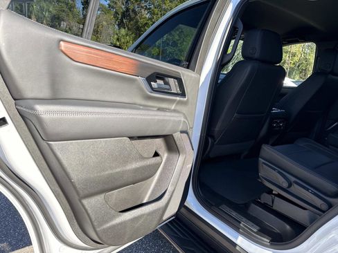 Used 2025 GMC Yukon Denali image 16