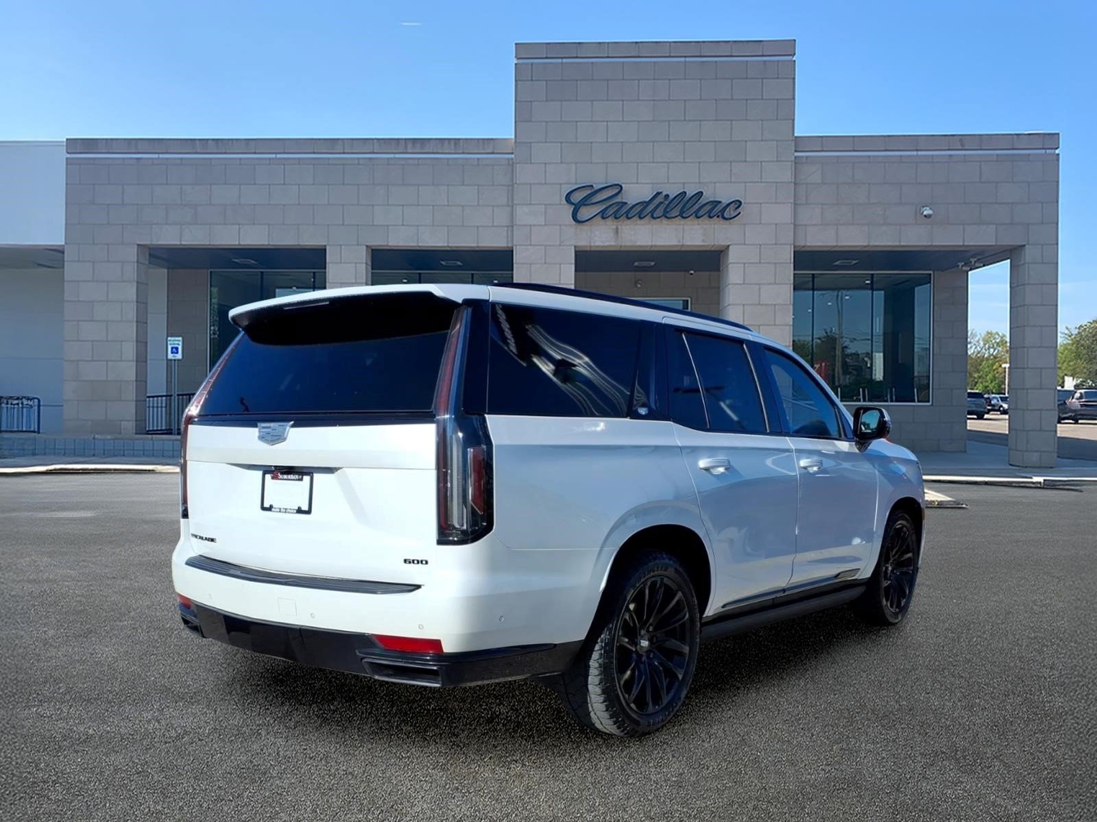 Used 2024 Cadillac Escalade Sport Platinum w/ LPO, ONYX Package AWD/4WD image 6