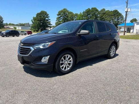 Used 2020 Chevrolet Equinox LS w/ LS Convenience Package FWD image 1