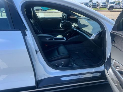 Used 2024 Lucid Air Pure RWD image 22