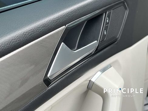 Used 2023 Volkswagen Tiguan SE FWD image 13
