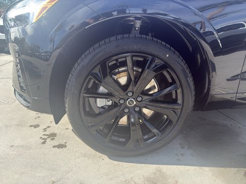 New 2026 Volvo XC60 B5 Ultra w/ Climate Package image 9