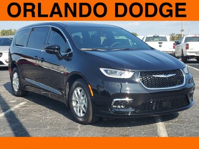 New 2026 Chrysler Pacifica Select