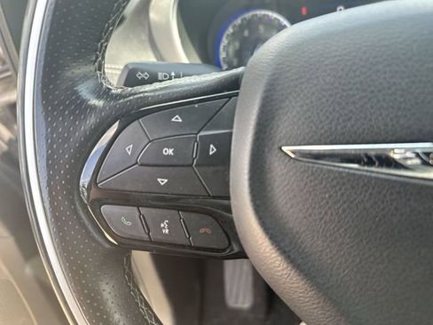 Used 2018 Chrysler Pacifica Limited w/ S Appearance Package FWD image 42