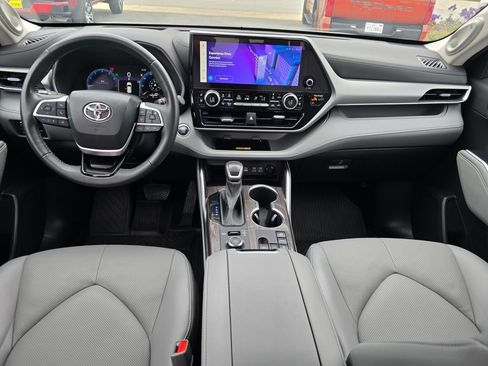 Used 2023 Toyota Highlander Platinum AWD/4WD image 13