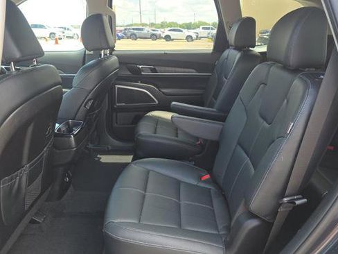 Used 2024 Kia Telluride EX w/ EX Captain's Chair Package AWD/4WD image 9