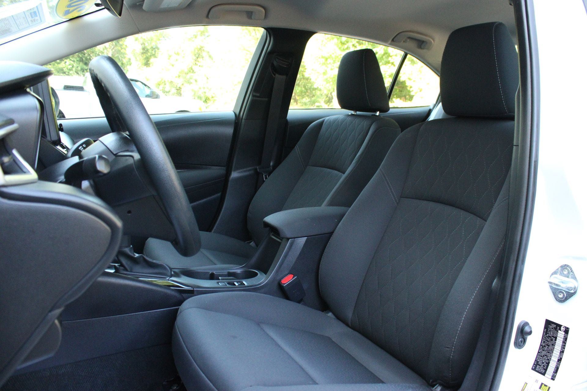 Used 2025 Toyota Corolla LE FWD image 15