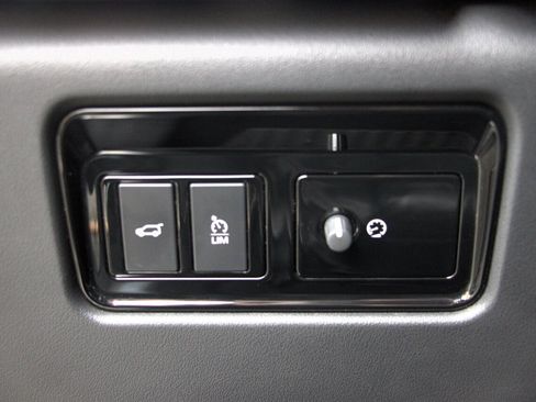 Used 2020 Jaguar F-PACE Prestige image 24