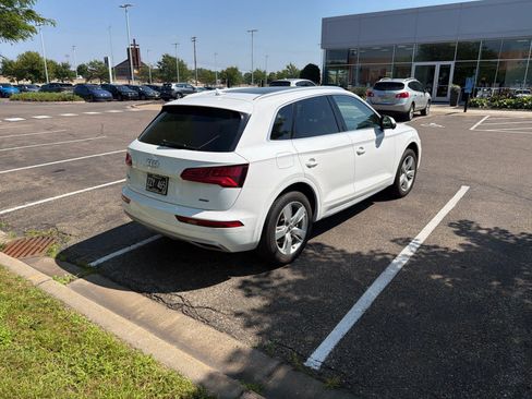 Used 2019 Audi Q5 2.0T Premium Plus w/ Premium Plus Package AWD/4WD image 2