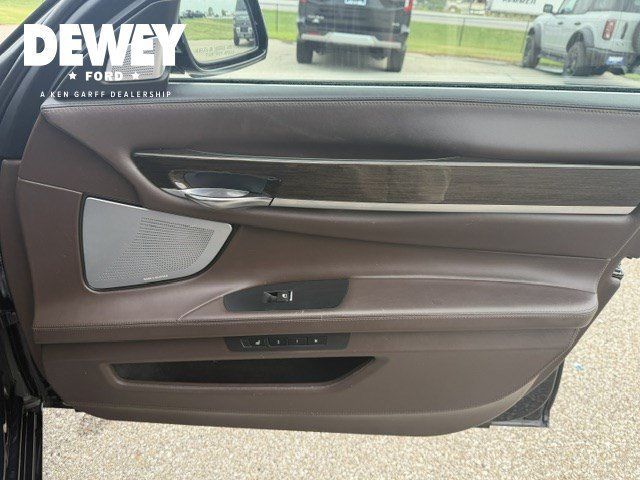 Used 2014 BMW 750Li RWD image 40