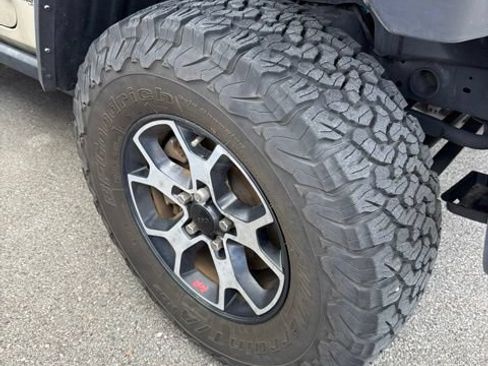 Used 2022 Jeep Wrangler Unlimited Rubicon w/ Cold Weather Group AWD/4WD image 11
