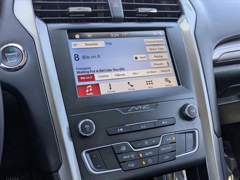 Used 2019 Ford Fusion SE image 14