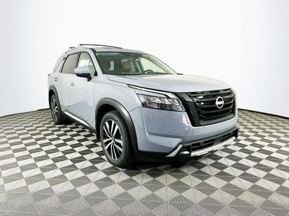 New 2025 Nissan Pathfinder Platinum w/ Black Appearance Package