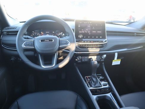 New 2026 Jeep Compass Latitude image 2