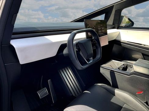 Used 2024 Tesla Cybertruck AWD Crew Cab image 18