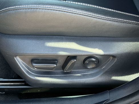 Used 2025 Toyota Camry SE FWD image 27