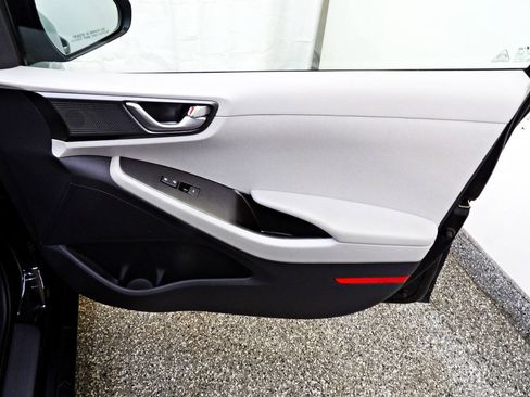 Used 2020 Hyundai Ioniq Blue FWD image 11