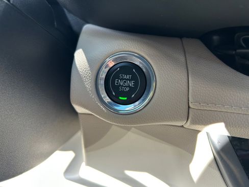 Used 2023 Buick Envision Avenir image 17