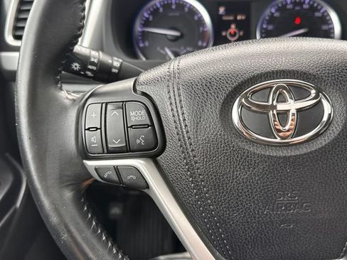 Used 2018 Toyota Highlander XLE AWD/4WD image 21