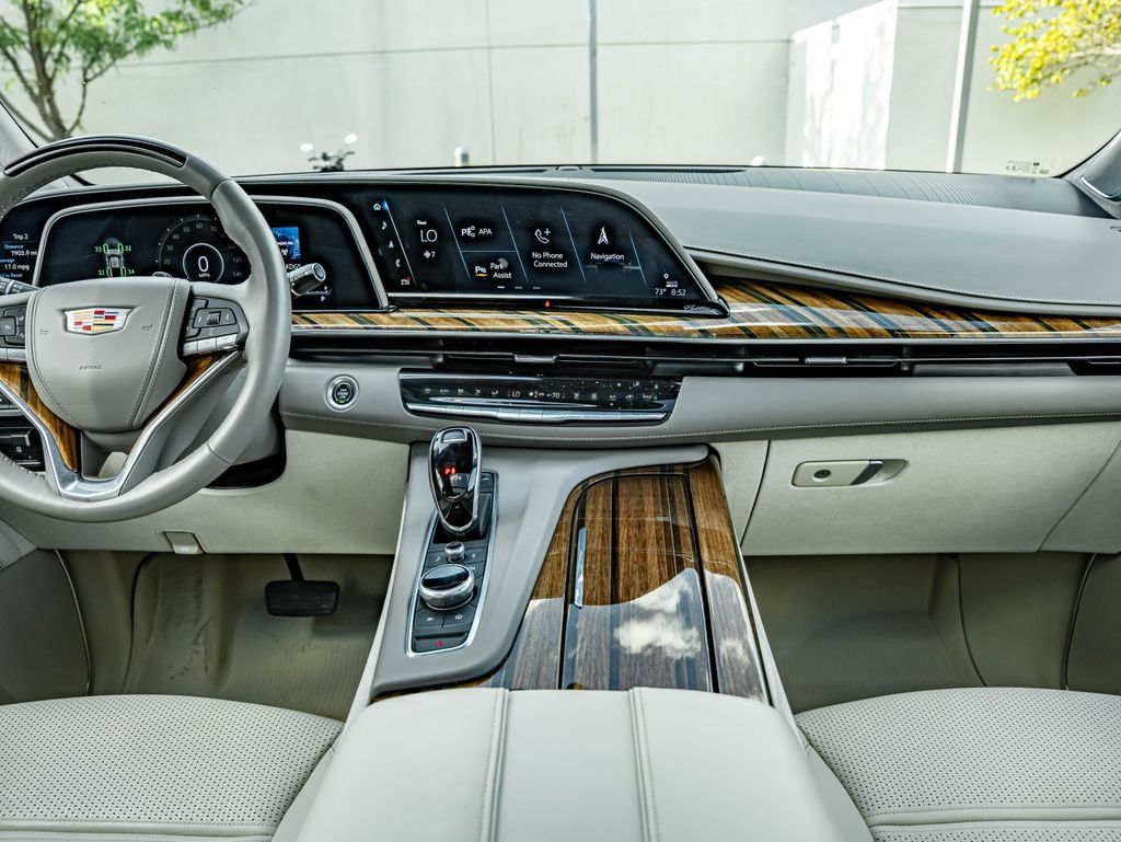 Used 2021 Cadillac Escalade Premium Luxury Platinum w/ Heavy-Duty Trailer Package AWD/4WD image 32