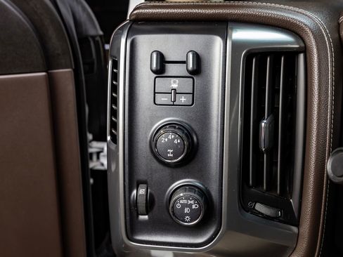 Used 2015 Chevrolet Silverado 2500 LTZ w/ LTZ Plus Package image 18