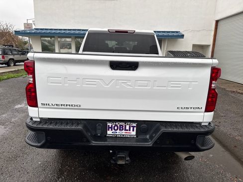 Used 2024 Chevrolet Silverado 2500 Custom w/ Custom Value Package image 4