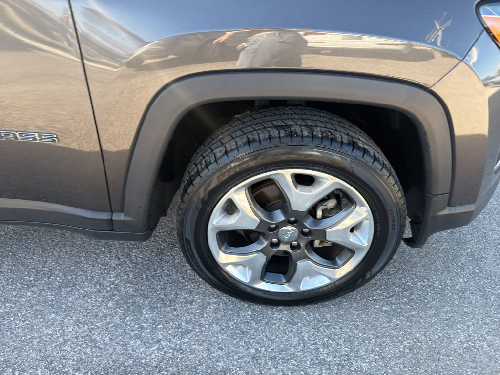 Used 2019 Jeep Compass Limited AWD/4WD image 32