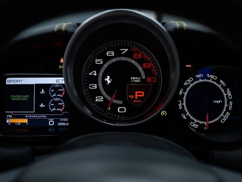 Used 2018 Ferrari California T image 20