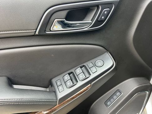 Used 2019 Chevrolet Suburban LT image 18