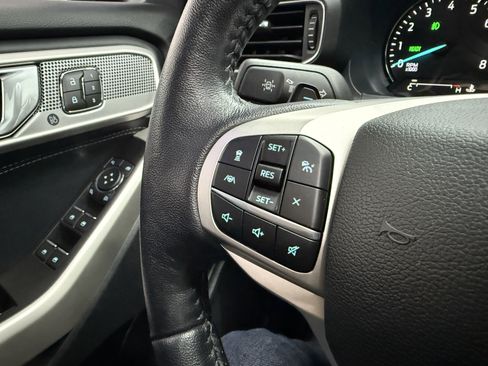 Used 2021 Ford Explorer Limited image 17