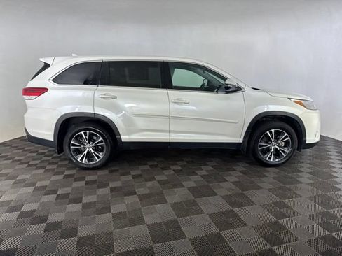 Used 2019 Toyota Highlander Plus w/ Protection Package #3 AWD/4WD image 4