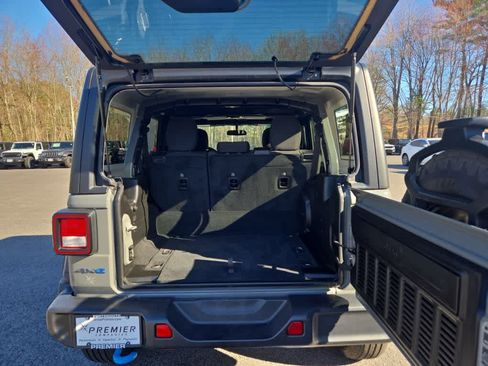 Used 2023 Jeep Wrangler Unlimited w/ Cold Weather Group AWD/4WD image 36