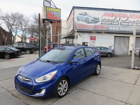 Used 2014 Hyundai Accent SE w/ Option Group 3 image 2