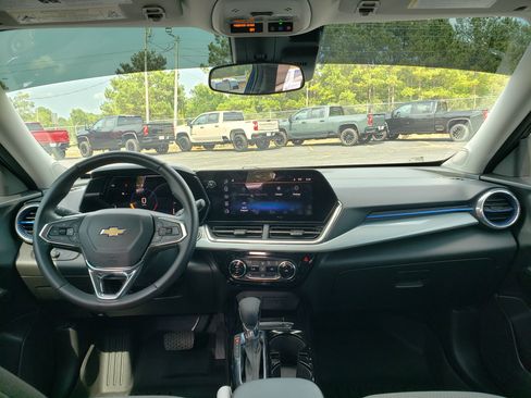 Used 2024 Chevrolet Trax LT w/ Driver Confidence Package FWD image 34