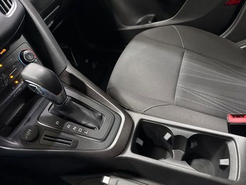 Used 2018 Ford Focus SE FWD image 20