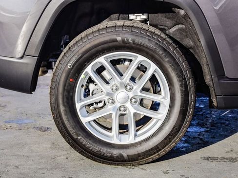 New 2025 Jeep Grand Cherokee Laredo X w/ Luxury Tech Group I image 12