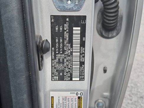 Used 2017 Toyota 4Runner SR5 RWD image 38