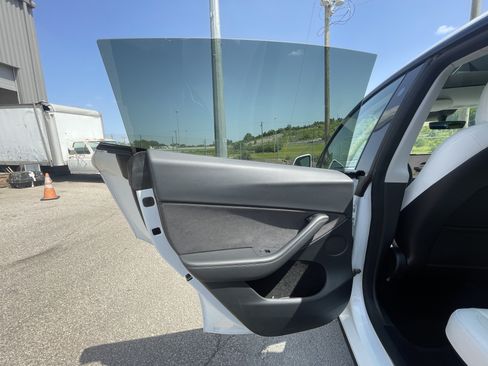 Used 2023 Tesla Model Y Long Range AWD/4WD image 21