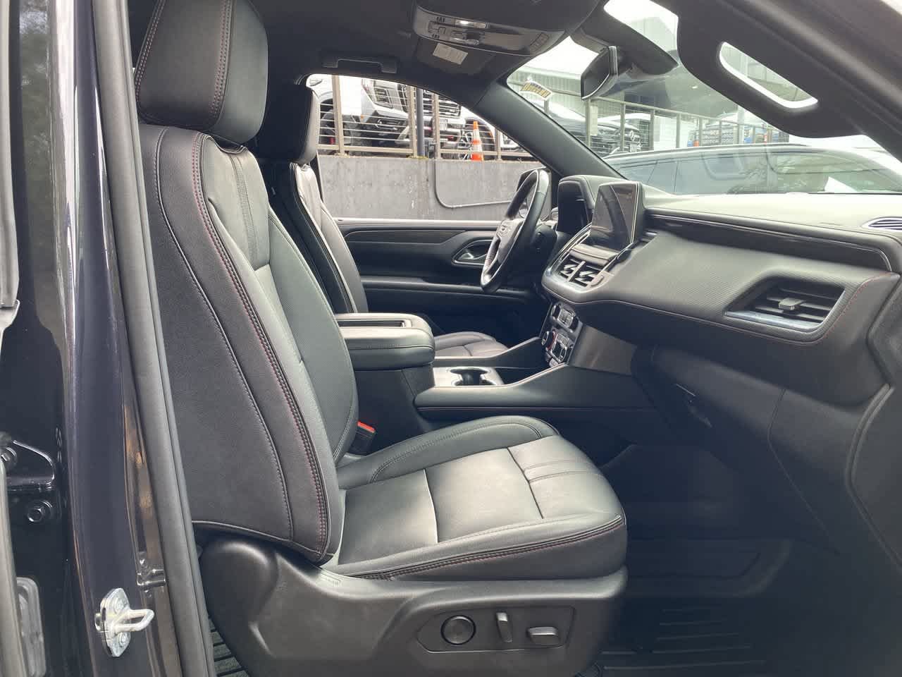 Used 2022 Chevrolet Tahoe RST w/ Luxury Package AWD/4WD image 18
