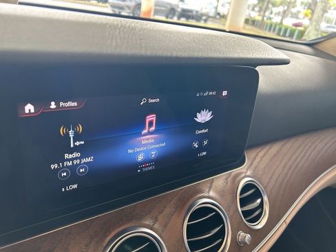 Used 2022 Mercedes-Benz E 350 4MATIC Sedan image 13