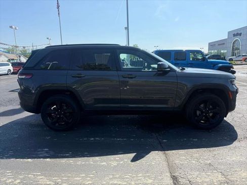 Certified 2024 Jeep Grand Cherokee Altitude AWD/4WD image 2